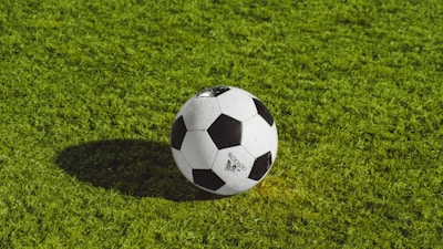 体育记者在新闻发布会现场报道